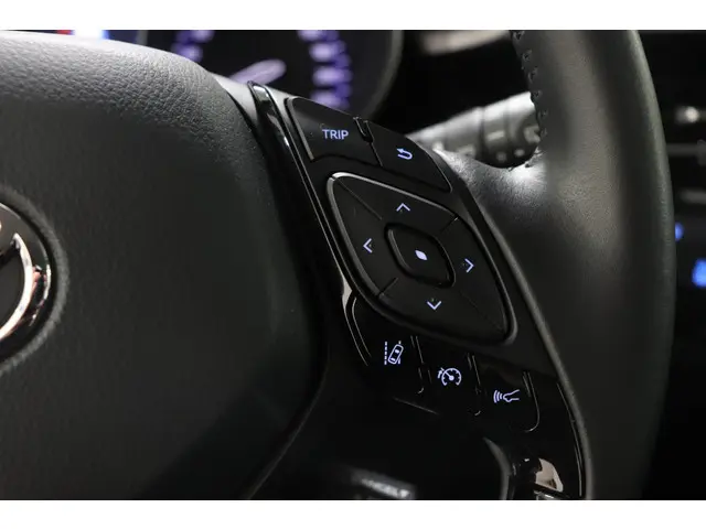 Toyota C-HR 1.8 Hybrid Active, 2022 Hybride Benzine 20