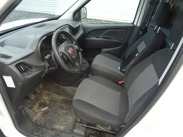 Fiat Doblò Cargo 1.3 MJ L1H1 Actual 2015 Diesel 9