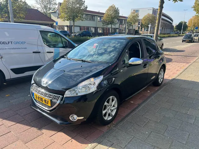 Peugeot 208 1.2 PureTech Style Pack navi 2015 Benzine 3