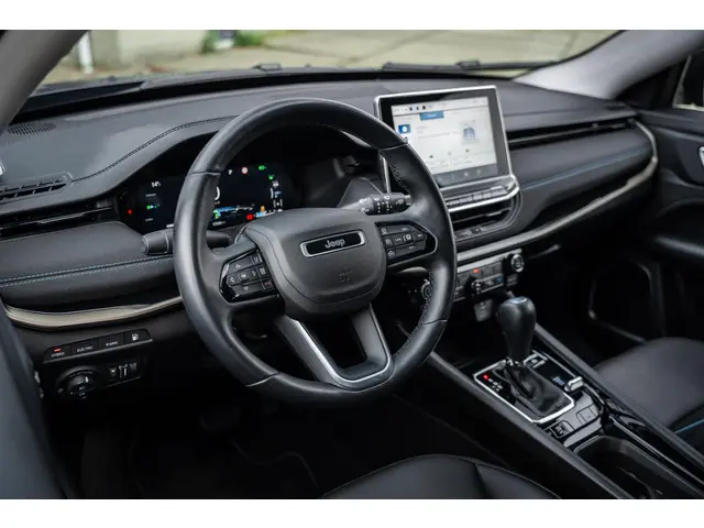 Jeep Compass 4xe 240 PHEV Upland 2022 Hybride Benzine 10