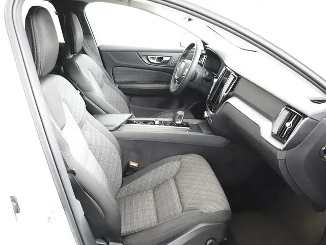 Volvo V60 2.0 B3 Essential| Camera | Trekhaak 2023 Benzine 60