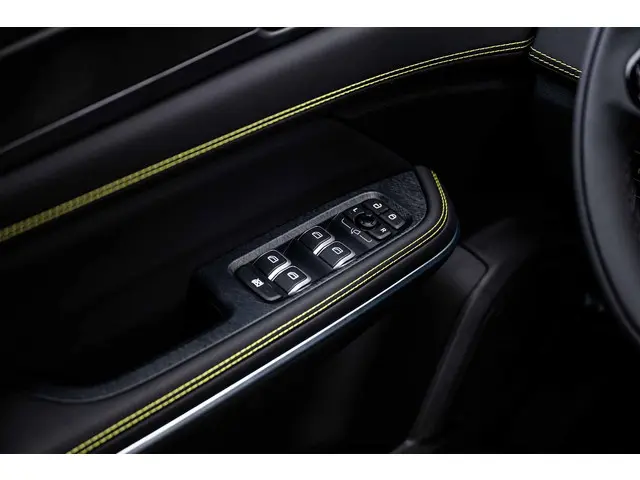 Lynk & Co 01 1.5 Core 2026 Hybride Benzine 27