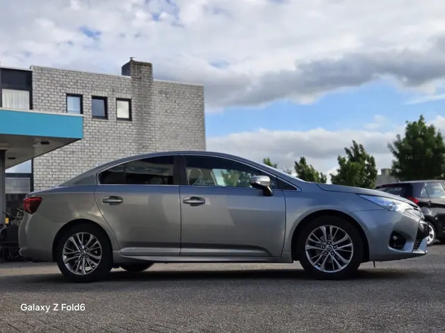 Toyota Avensis 1.8 VVT-i Executive 2017 Benzine 12