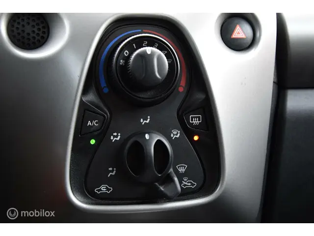 Toyota Aygo 1.0 VVT-i x-play | Camera | Airco| 2017 Benzine 24