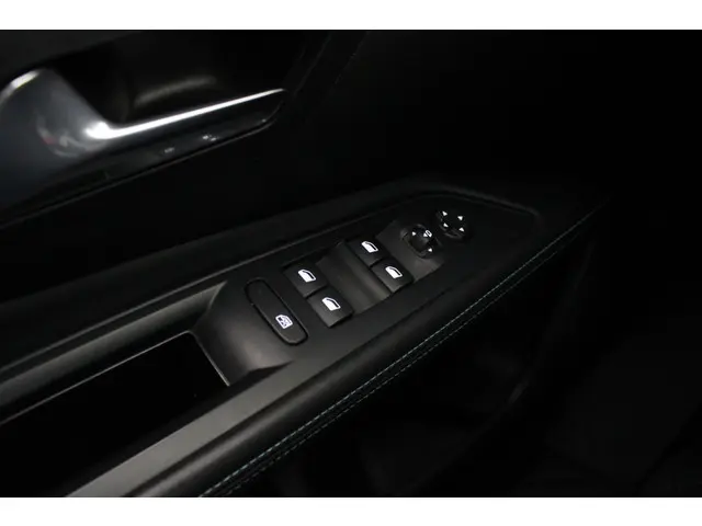 Peugeot 5008 1.2 PureTech Allure Pack 2022 Benzine 22