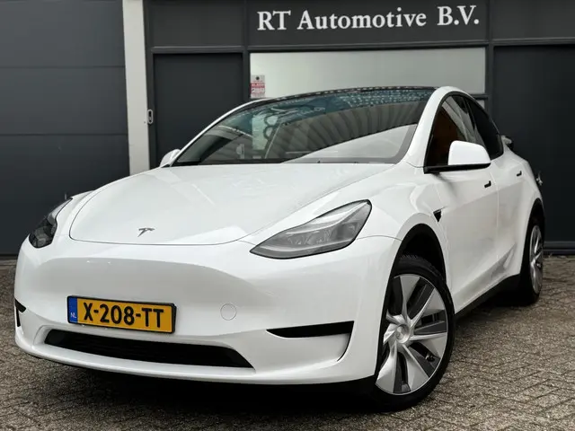 Tesla Model Y RWD 58 kWh Pano / Leder 2024 Elektrisch