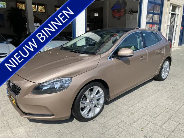 Volvo V40 1.6 T3 Momentum 2012 Benzine