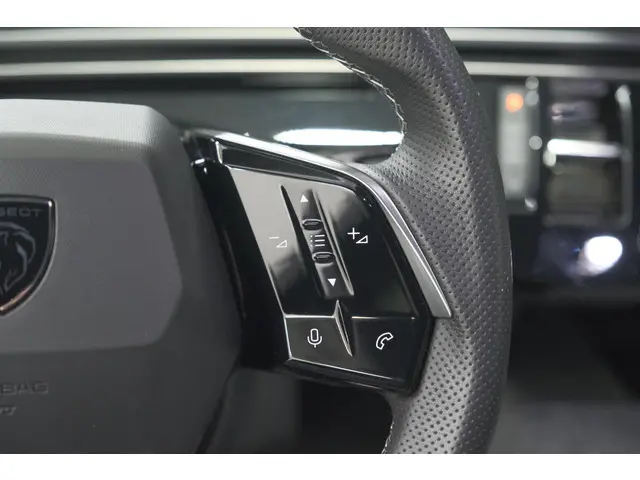 Peugeot 3008 1.2 Hybrid 136 GT 2025 Hybride Benzine 32