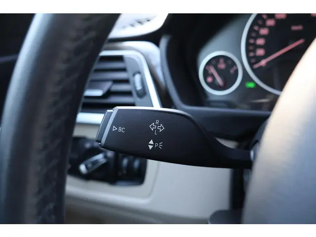 BMW 3 Serie GT 320i High Executive 2020 Benzine 24