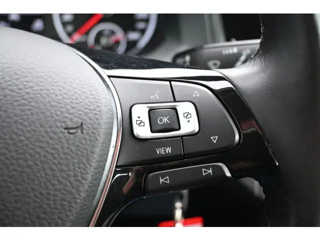 Volkswagen Polo 1.0 TSI Comfortline 2021 Benzine 32
