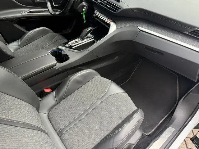 Peugeot 5008 1.6 e-THP GT-Line - 7 personen 2018 Benzine 47