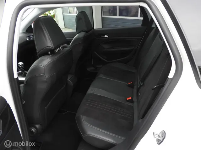 Peugeot 308 SW 1.2 e-THP Première 2014 Benzine 19
