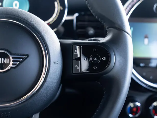 MINI 3-Deurs Cooper Aut. 2023 Benzine 24