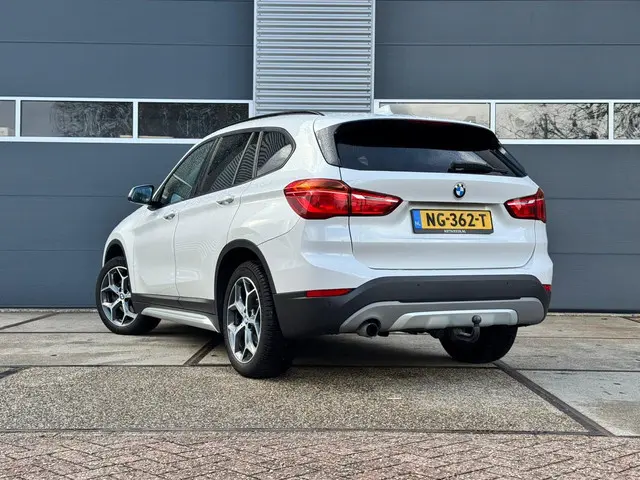 BMW X1 sDrive18i Centennial High Executive 2017 Benzine 3