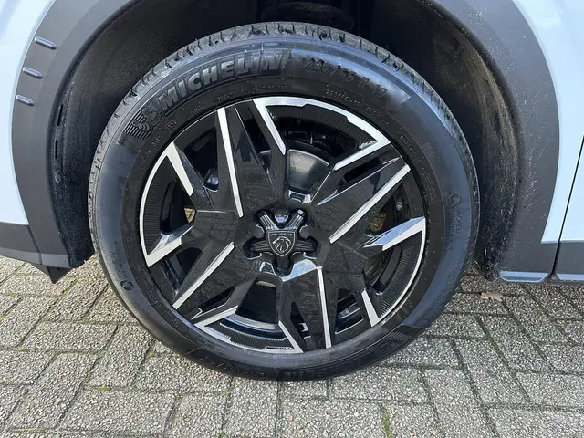 Peugeot 3008 1.2 Hybrid 145 PK GT 2025 Hybride Benzine 43