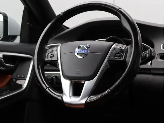 Volvo V60 2.4 D6 AWD Plug-In Hybrid 2015 Hybride Diesel 32