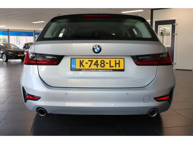 BMW 3 Serie Touring 318i Executive Edition 2021 Benzine 7