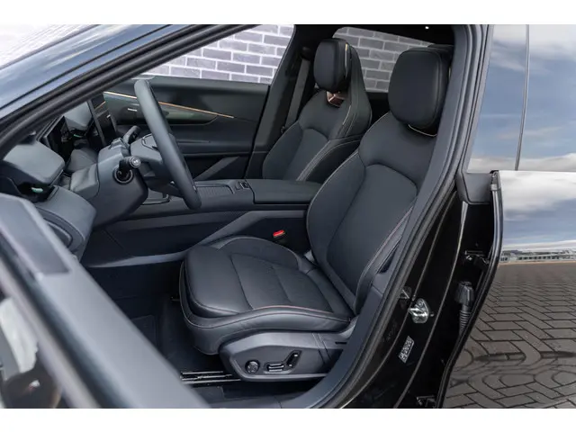 Lynk & Co 08 1.5 More 2025 Hybride Benzine 5