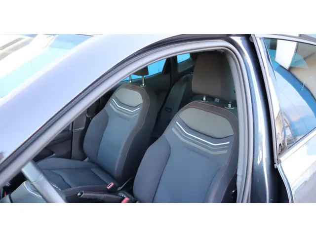SEAT Arona 1.0 TSI FR Business Connect 2024 Benzine 4