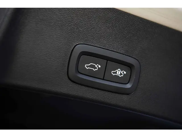 Volvo XC40 2.0 B4 Plus Dark 2024 Benzine 31