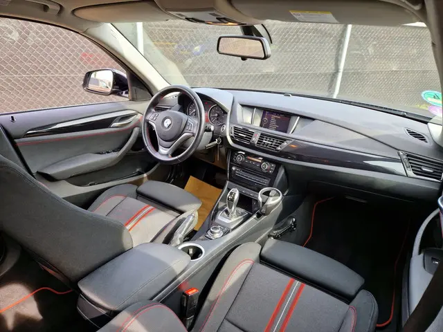 BMW X1 SDrive20i Executive Sport*Navi*Pdc* 2013 Benzine 12