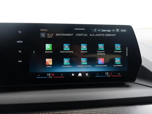 BMW 1 Serie 120 2025 Benzine 41