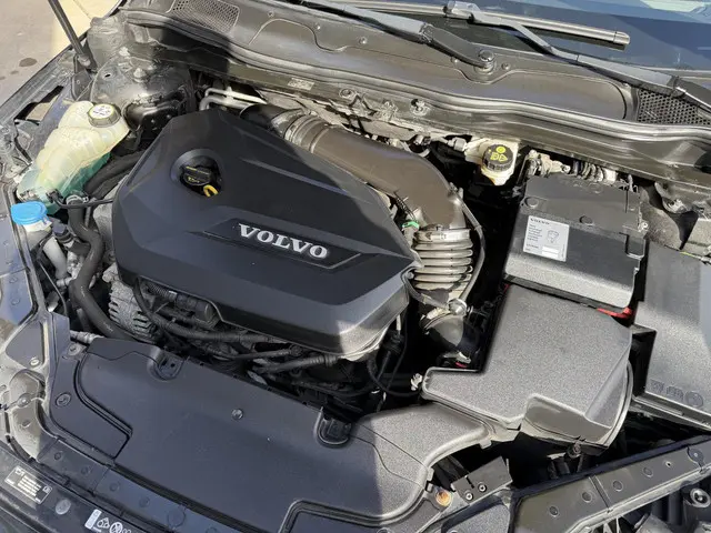 Volvo V40 1.6 T3 Kinetic 2013 Benzine 34