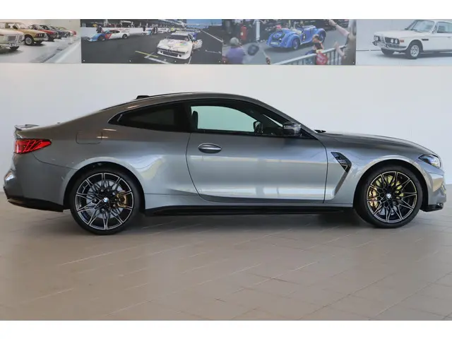 BMW M4 Coupé xDrive Competition 2025 Benzine 3