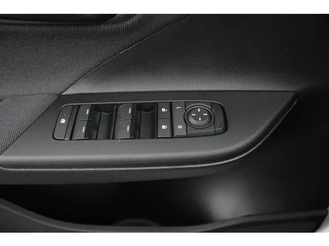 Toyota C-HR 1.8 Hybrid 140 Active 2025 Hybride Benzine 24