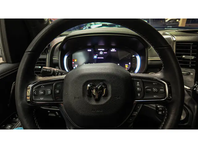 Dodge Ram 1500 5.7 V8 4x4 Limited 2024 LPG/Gas 11