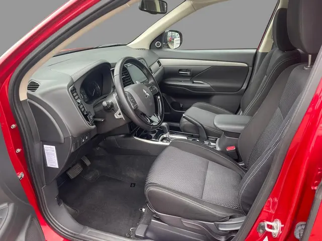 Mitsubishi Outlander 2.0 Connect Pro 2018 Benzine 8