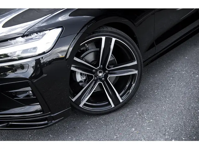 Volvo S60 2.0 B4 Ultimate Dark 2023 Benzine 23