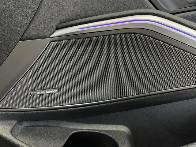 BMW 3 Serie 320i High Executive 2021 Benzine 13
