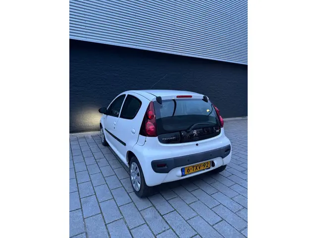 Peugeot 107 1.0 Active 2014 Benzine 9