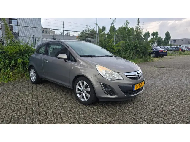 Opel Corsa 1.2-16V Anniversary Edition 2012 Benzine 3