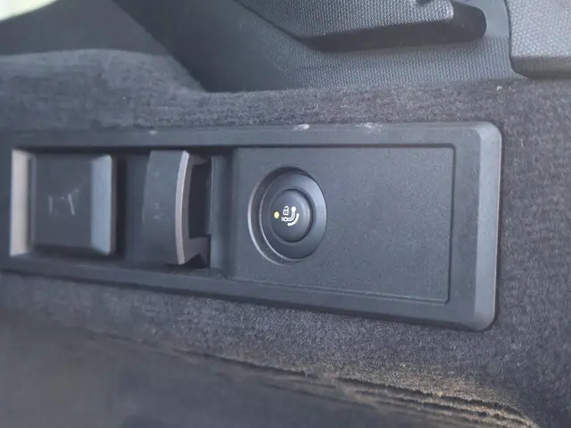 BMW 3 Serie Touring 330e 2025 Hybride Benzine 38