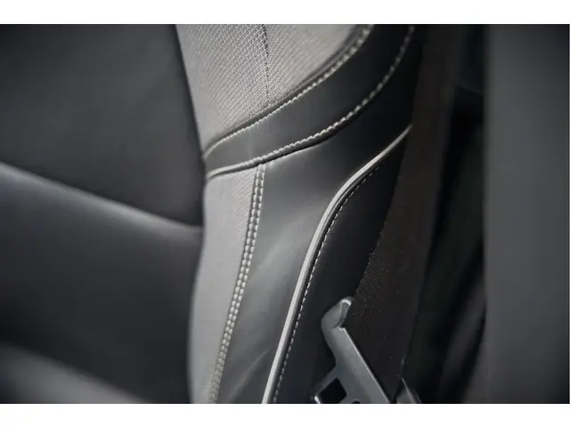 Volvo V60 2.0 B3 R-Design 2020 Hybride Benzine 28