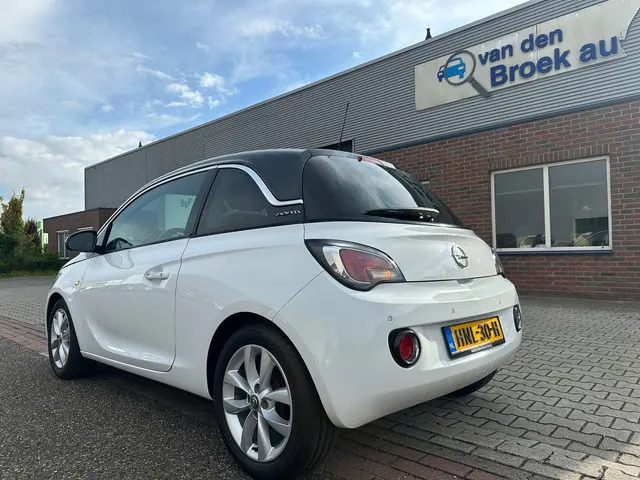 Opel ADAM 1.4 Bi-Fuel Jam 2015 Benzine 4