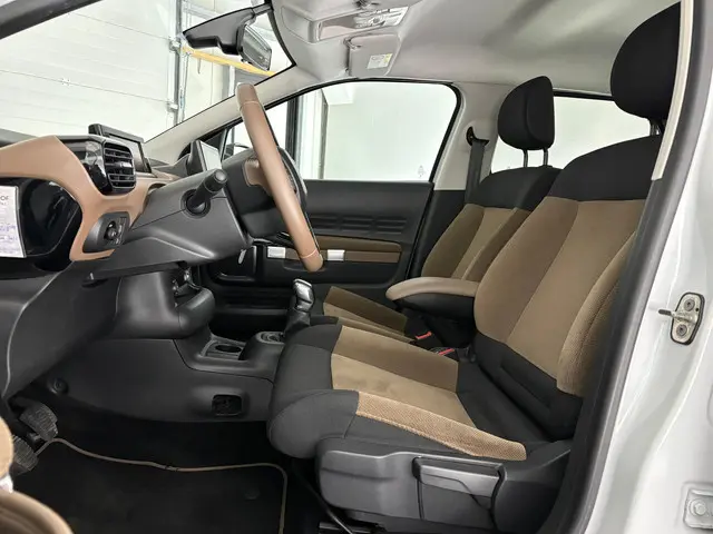 Citroën C4 Cactus 1.2 PureTech Shine 2015 Benzine 4