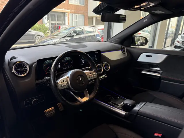 Mercedes-Benz GLA 250 4MATIC AMG Line 2021 Benzine 9