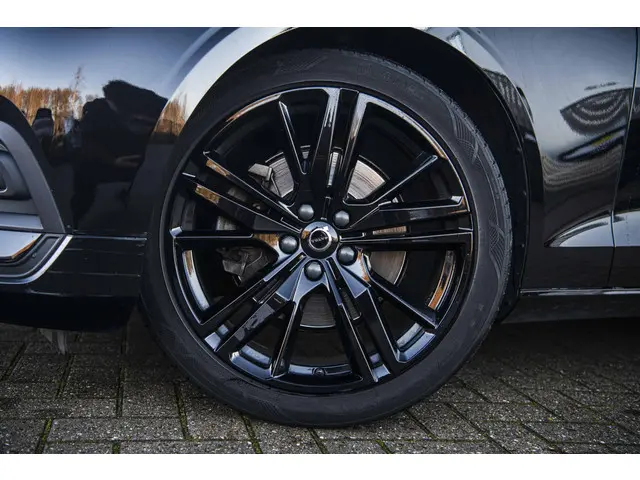 Volvo V60 2.0 B3 Essential Edition 2023 Benzine 31