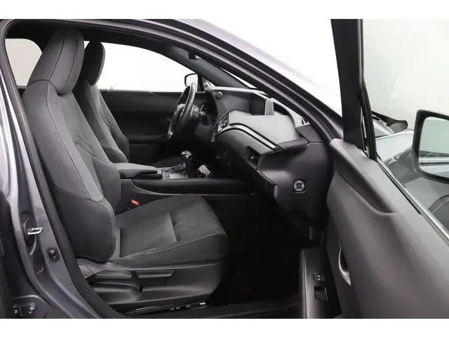 Lexus UX 250h Preference Line 2021 Hybride Benzine 10