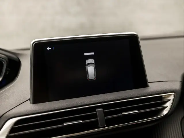 Peugeot 3008 1.2 PureTech Sport 2019 Benzine 24