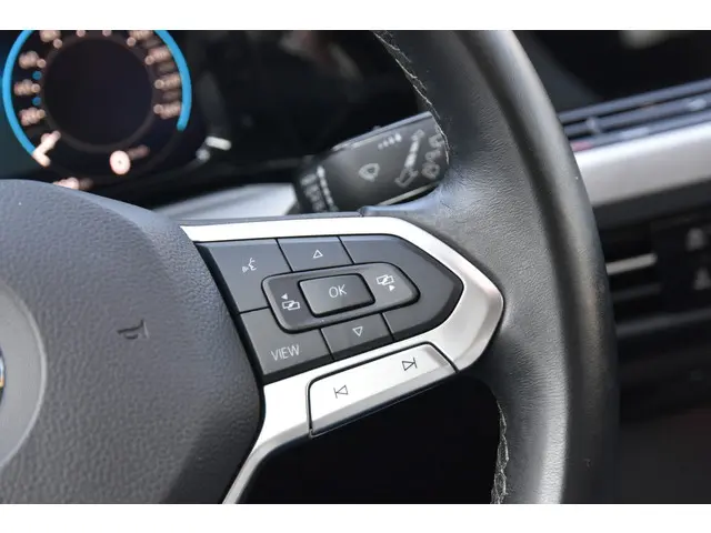 Volkswagen Golf 1.0 TSI Life 2023 Benzine 18