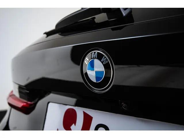 BMW 3 Serie Touring 330i 2023 Benzine 35