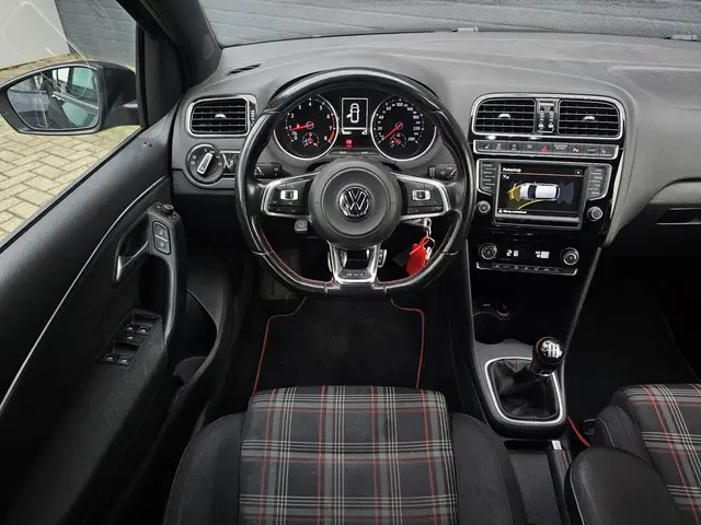 Volkswagen Polo 1.8 TSI GTI 2015 Benzine 10
