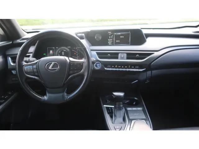 Lexus UX 250h Business Line 2019 Hybride Benzine 32