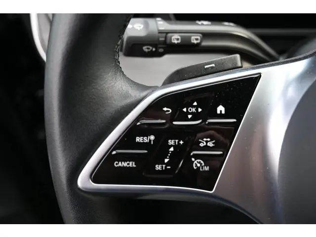 Mercedes-Benz V-Klasse 300d AMG L2 DC 2024 Diesel 21