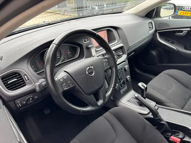 Volvo V40 2.0 T2 Inscription / Navigatie 2018 Benzine 20