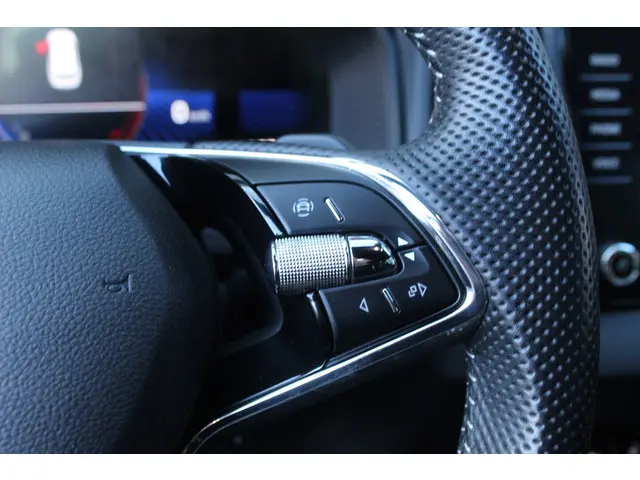 Škoda Karoq 1.5 TSI ACT Sportline Business 2023 Benzine 17